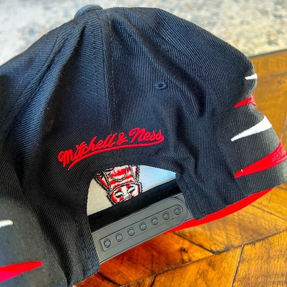 Mitchell Ness Throwback Chicago Bulls SnapBack NWOT - Picture 3 of 4
